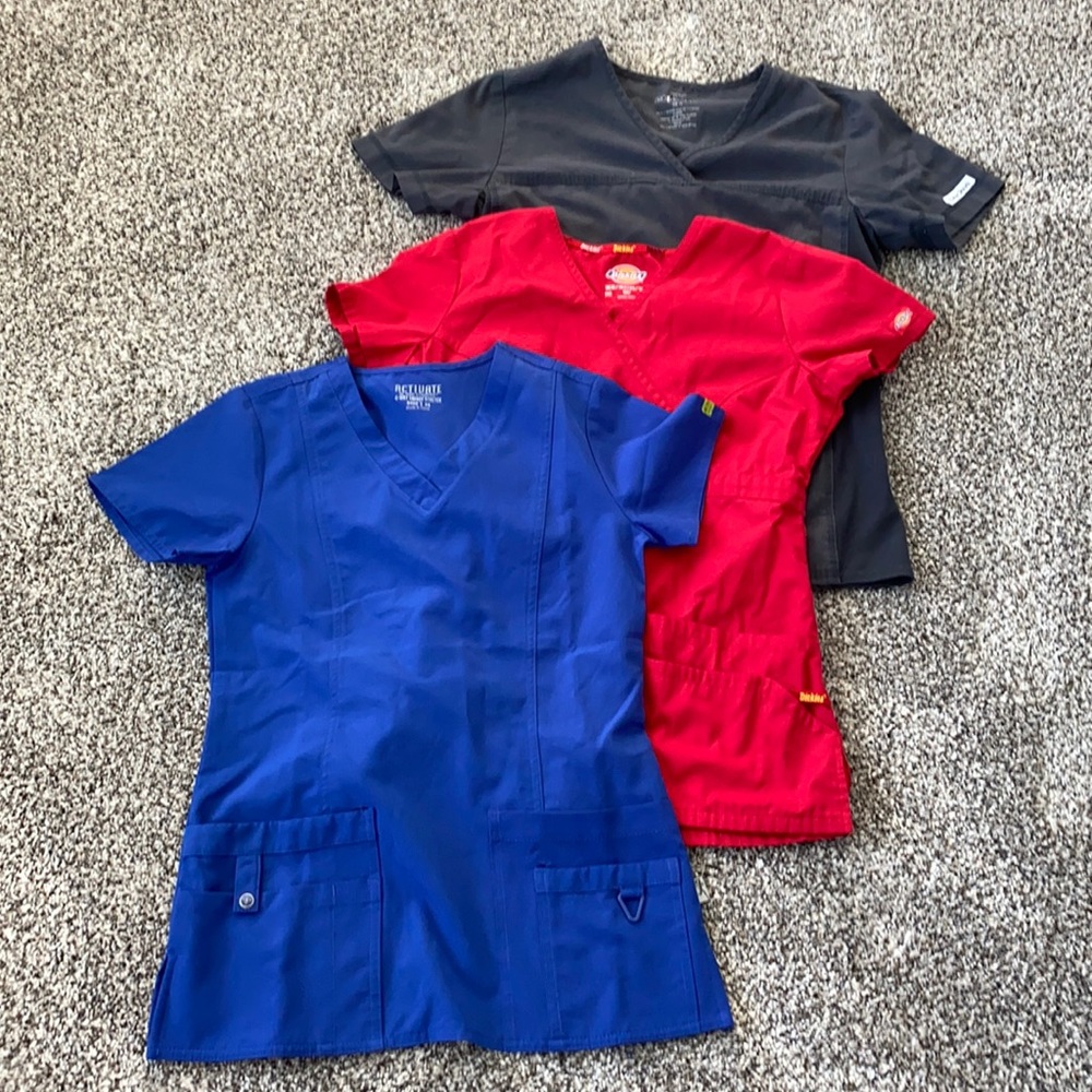 Bundle of 3 scrub tops, size xs